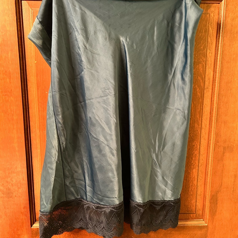 BARBIZON Elegant Dusty blue slip  with Lace Trim. Size M